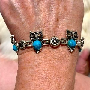 NWOT SIMULATED TURQUOISE OWL BRACELET